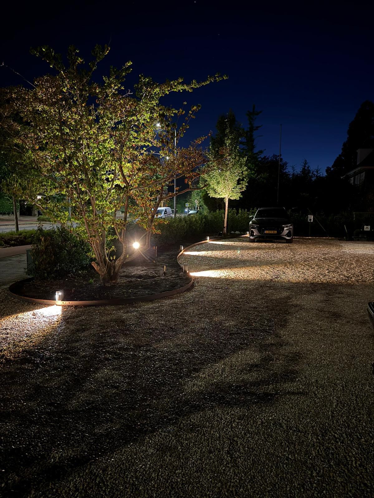 Sfeervolle tuinverlichting in de avond